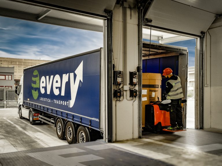 I vantaggi dei Nostri Servizi Camion a Carico Completo